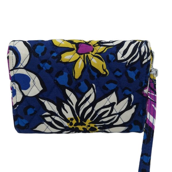 Vera Bradley Wristlet - Picture 2 of 6